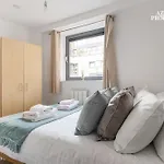 50 Percent Off For Monthly Stays And Only 7-Minute To Crossharbour Station