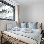 50 Percent Off For Monthly Stays And Only 7-Minute To Crossharbour Station
