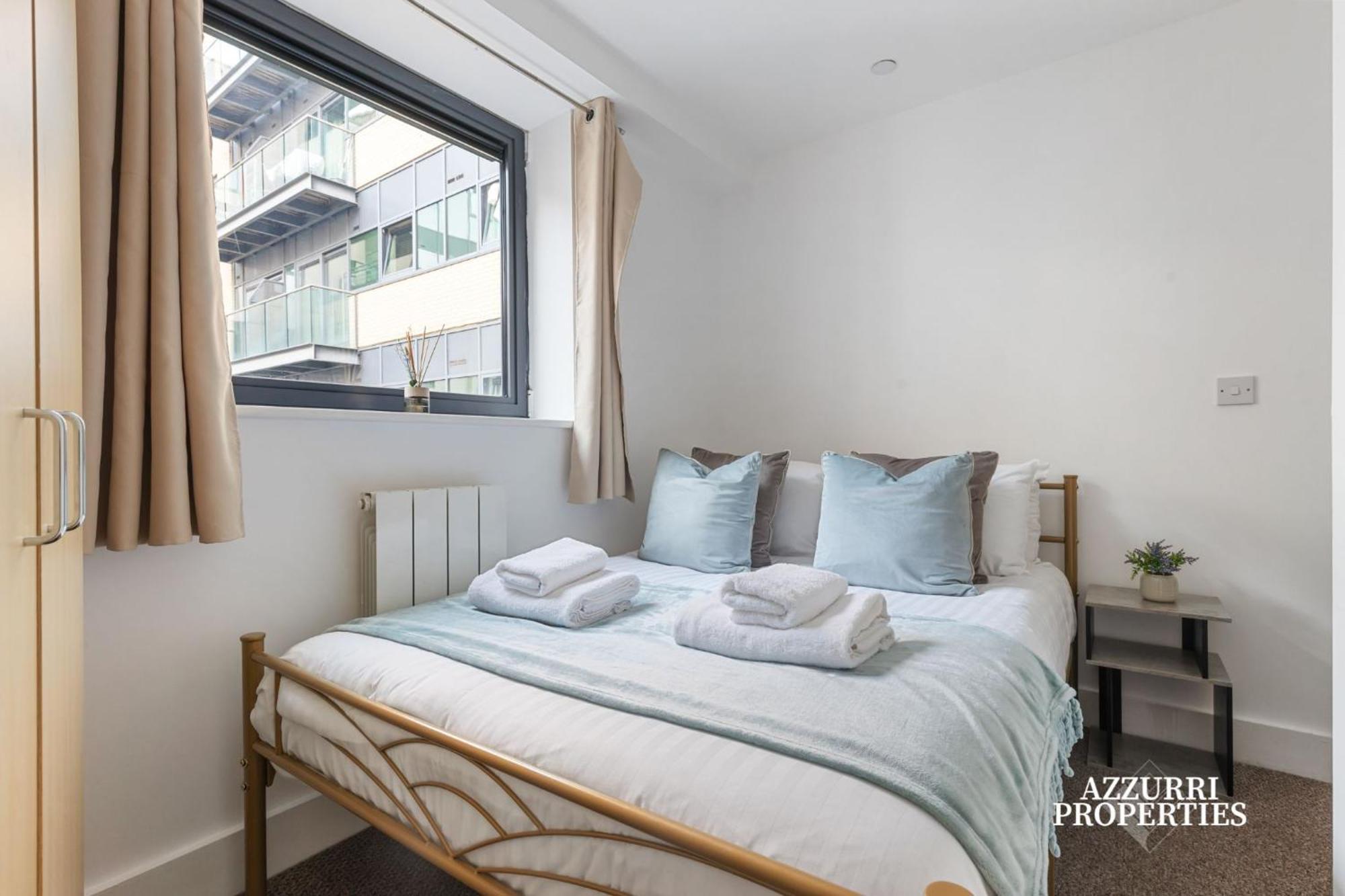 50 Percent Off For Monthly And Only 7-minute To Crossharbour Station