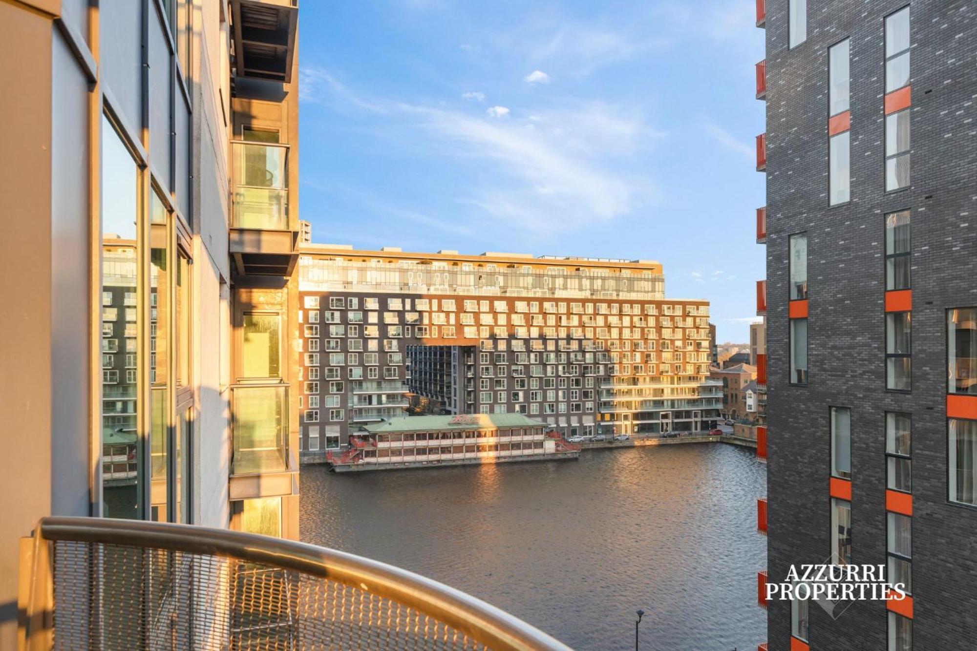 50 Percent Off For Monthly And Only 7-minute To Crossharbour Station